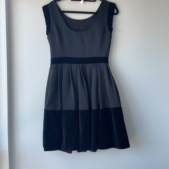 Beautiful evening gown - Picture 3 of 4